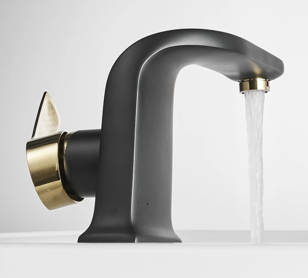 Miscelatore lavabo NB4009 — vista frontale della bocca curva