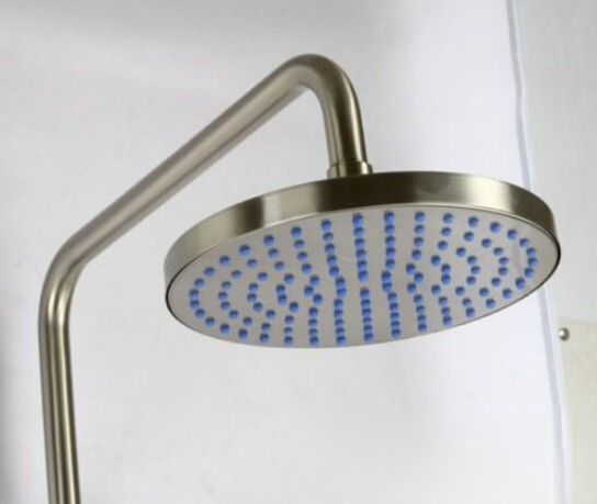 Dettaglio del soffione rotondo del sistema doccia NSN07693