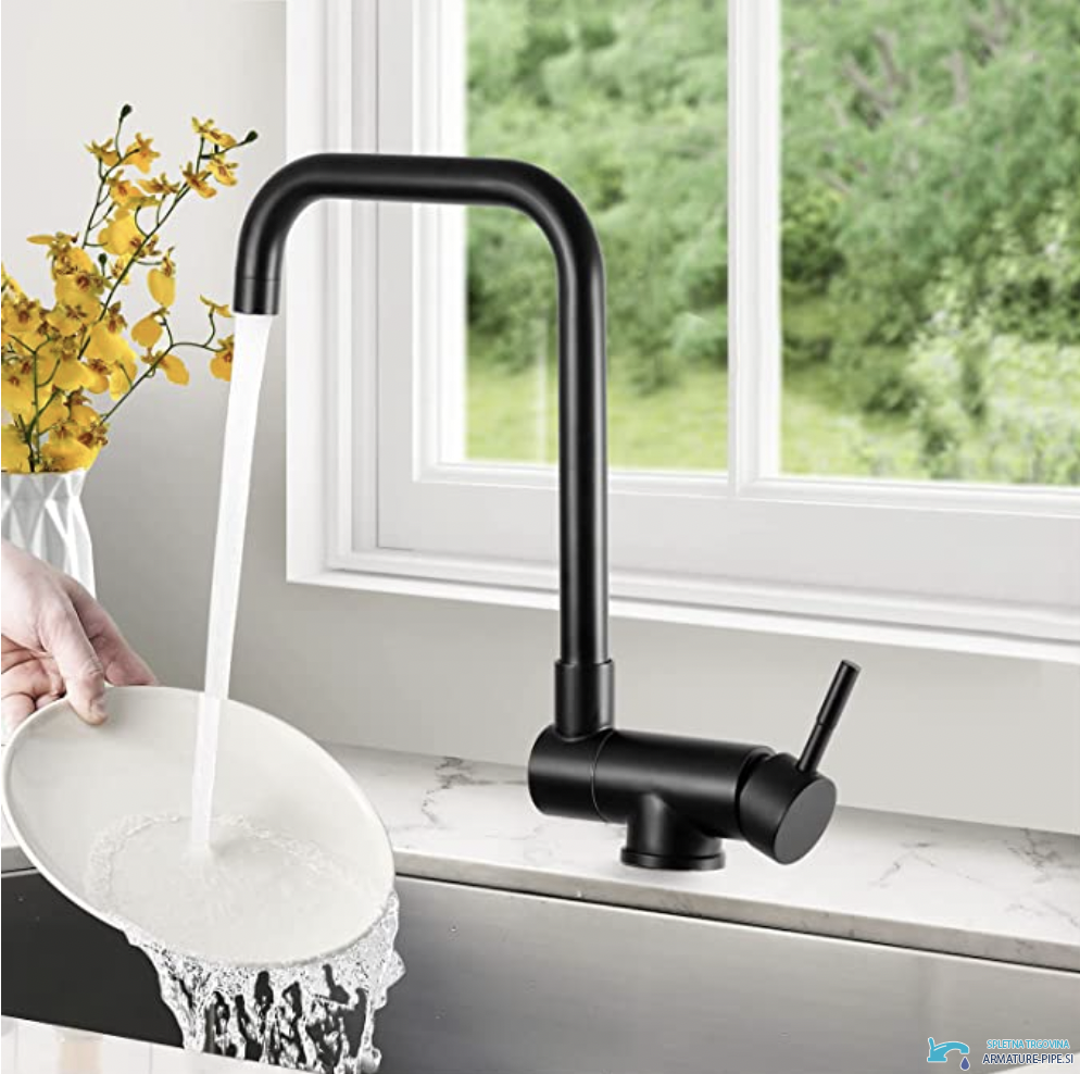 Miscelatore ribaltabile in ottone PA13536 installato sul lavello da cucina