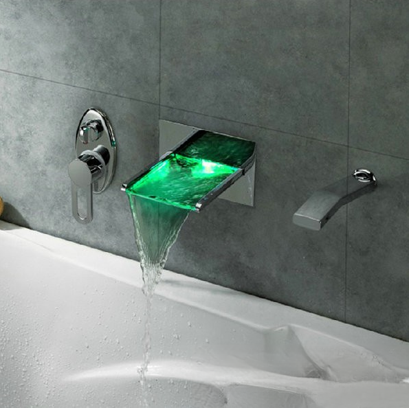 Miscelatore vasca da incasso PSK7917 in uso con LED verde e bocca a cascata