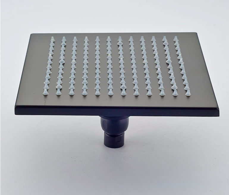 Dettaglio del raccordo del soffione quadrato del sistema doccia LED da incasso PT50089