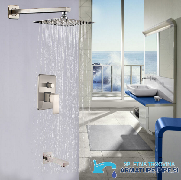 Sistema doccia da incasso PT61497 in un bagno moderno con soffione a pioggia