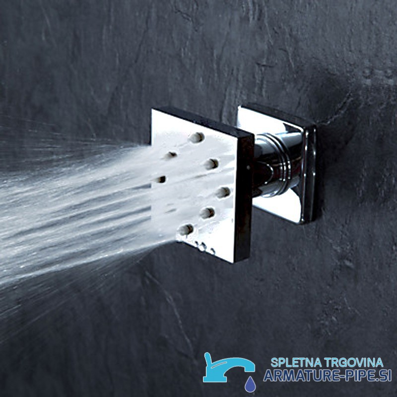 Dettaglio del getto laterale in funzione del sistema doccia EYN PTS50425