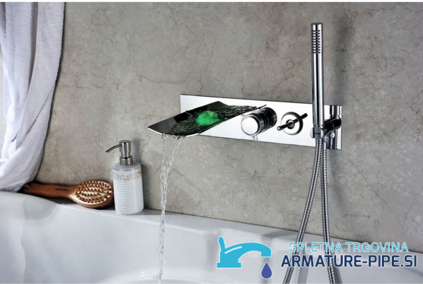 Rubinetto LED a parete per vasca con cascata SAK9671 cromato