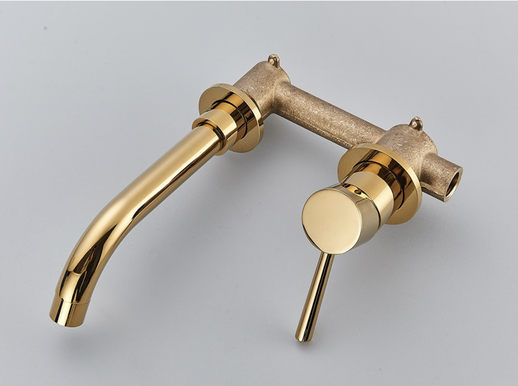 Rubinetto a parete dorato per lavabo SG1520 con finitura oro lucidato