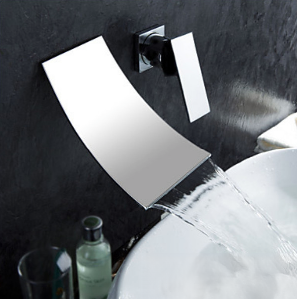 Rubinetto a parete per lavabo con cascata SU3875 in cromo lucido