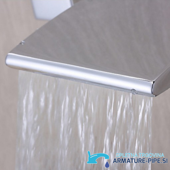 Elegante rubinetto a parete per lavabo SU9338 in argento spazzolato