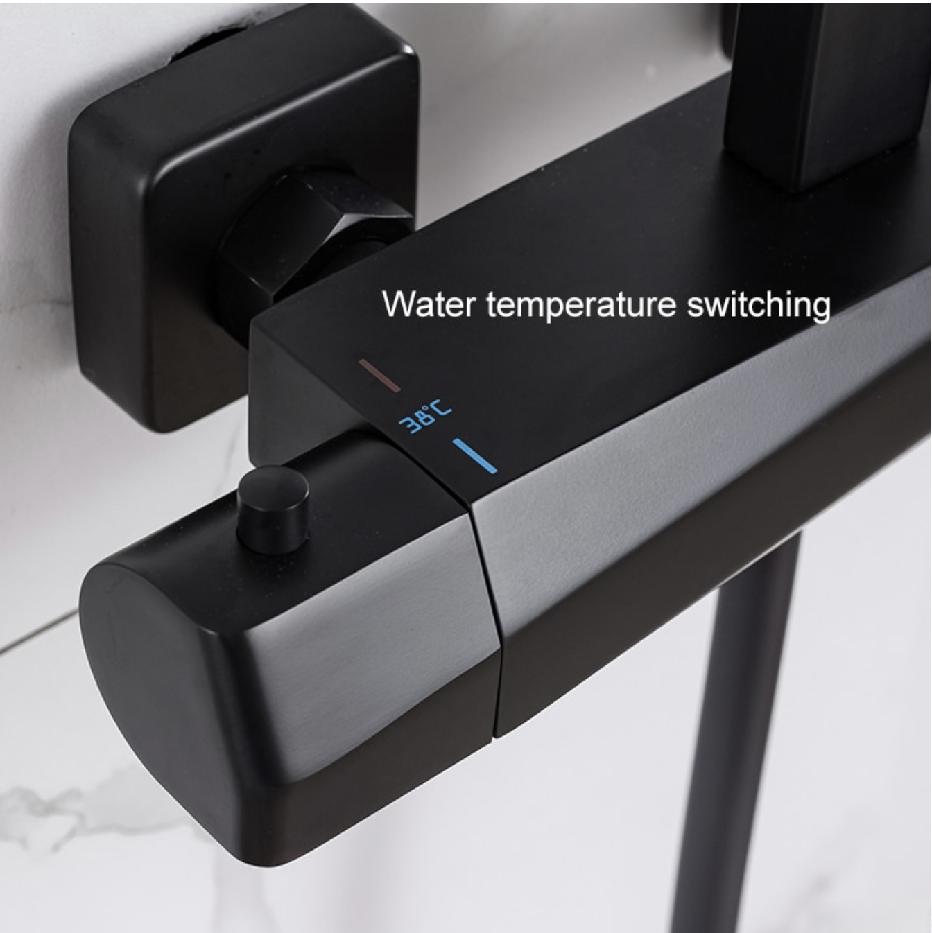 Lussuoso sistema doccia termostatico esterno EYN TB1751 in nero opaco