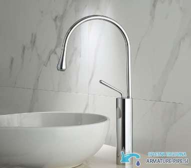 Rubinetto bagno VB1116P con lavabo da appoggio e parete in marmo