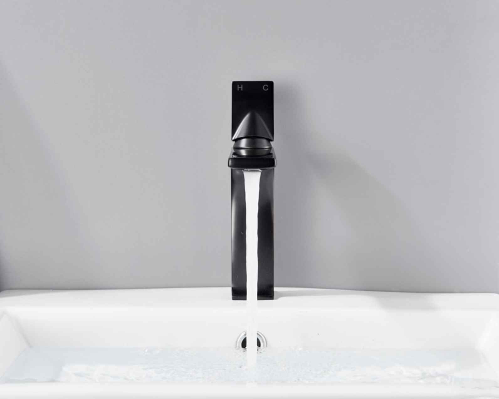Rubinetto da bagno VU1610 con getto regolare e indicazioni di acqua calda e fredda