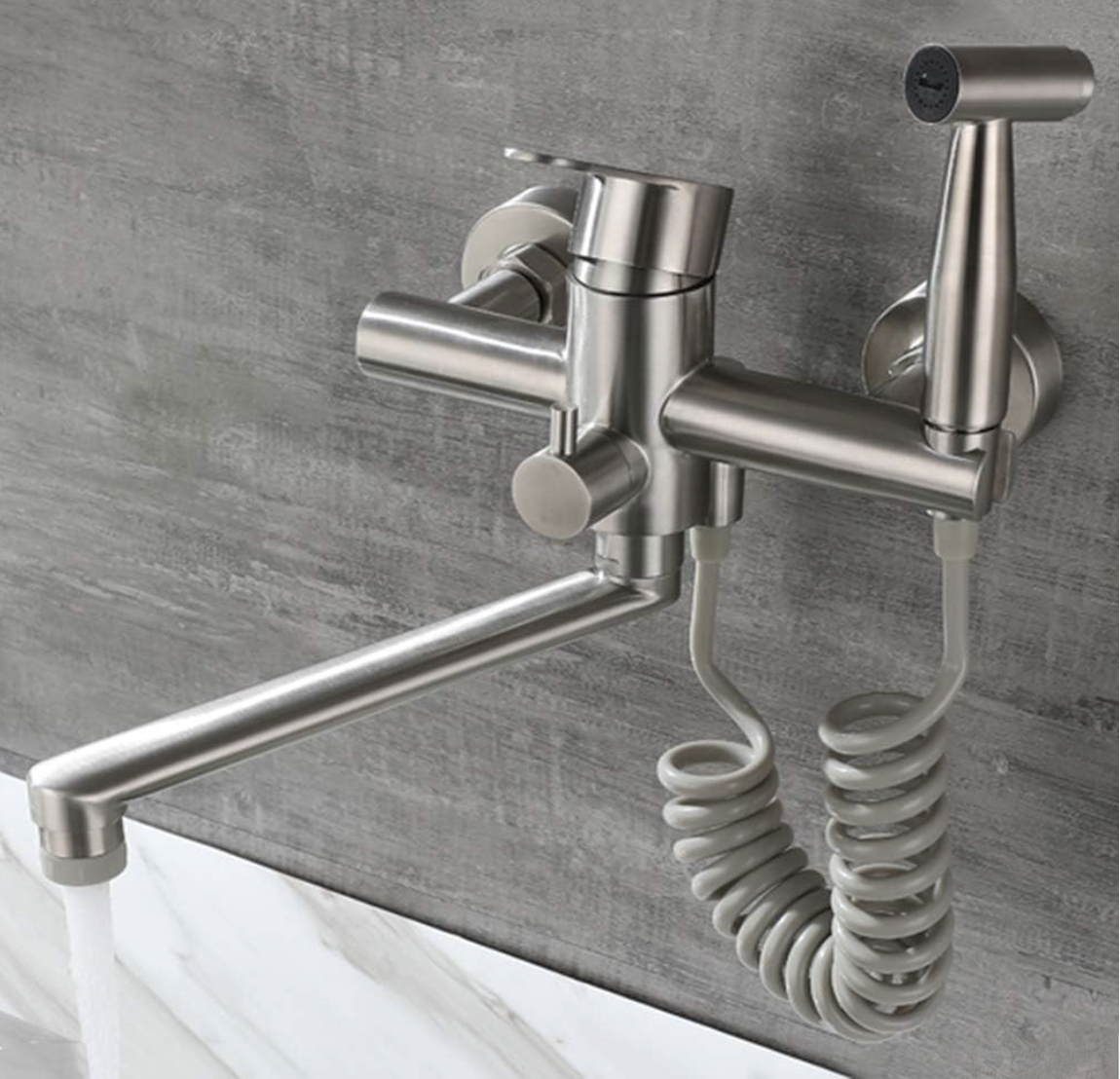 Miscelatore da cucina a parete EYN WK1124, vista laterale con doccetta a stelo