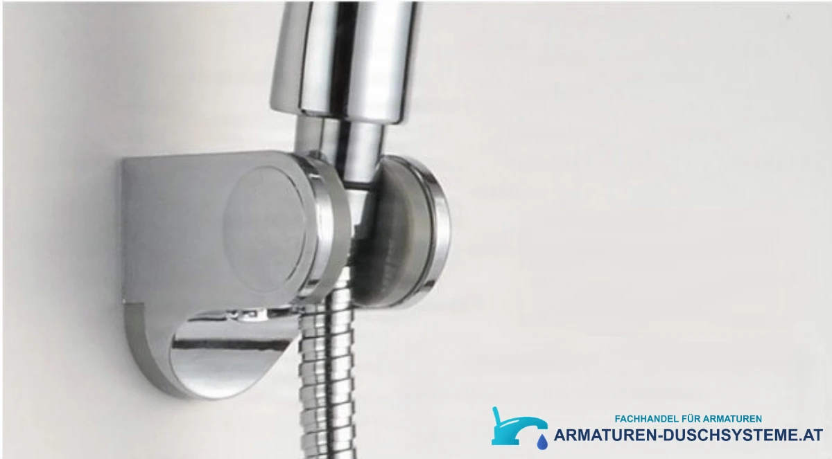 Detail der verchromten Handbrausehalterung zur Badewannenarmatur EYN SK2264