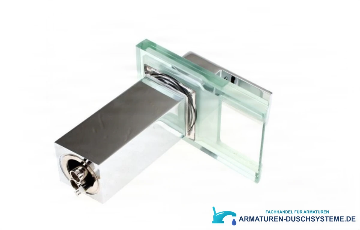 Detail des unteren Anschlusses der LED-Badarmatur EYN xl8002