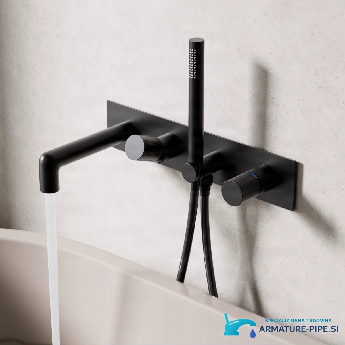 Brushed Silver Nickel Gun Gray Concealed Embedded Wall ELITE EDITION BSC1723 v uporabi: ob kadi