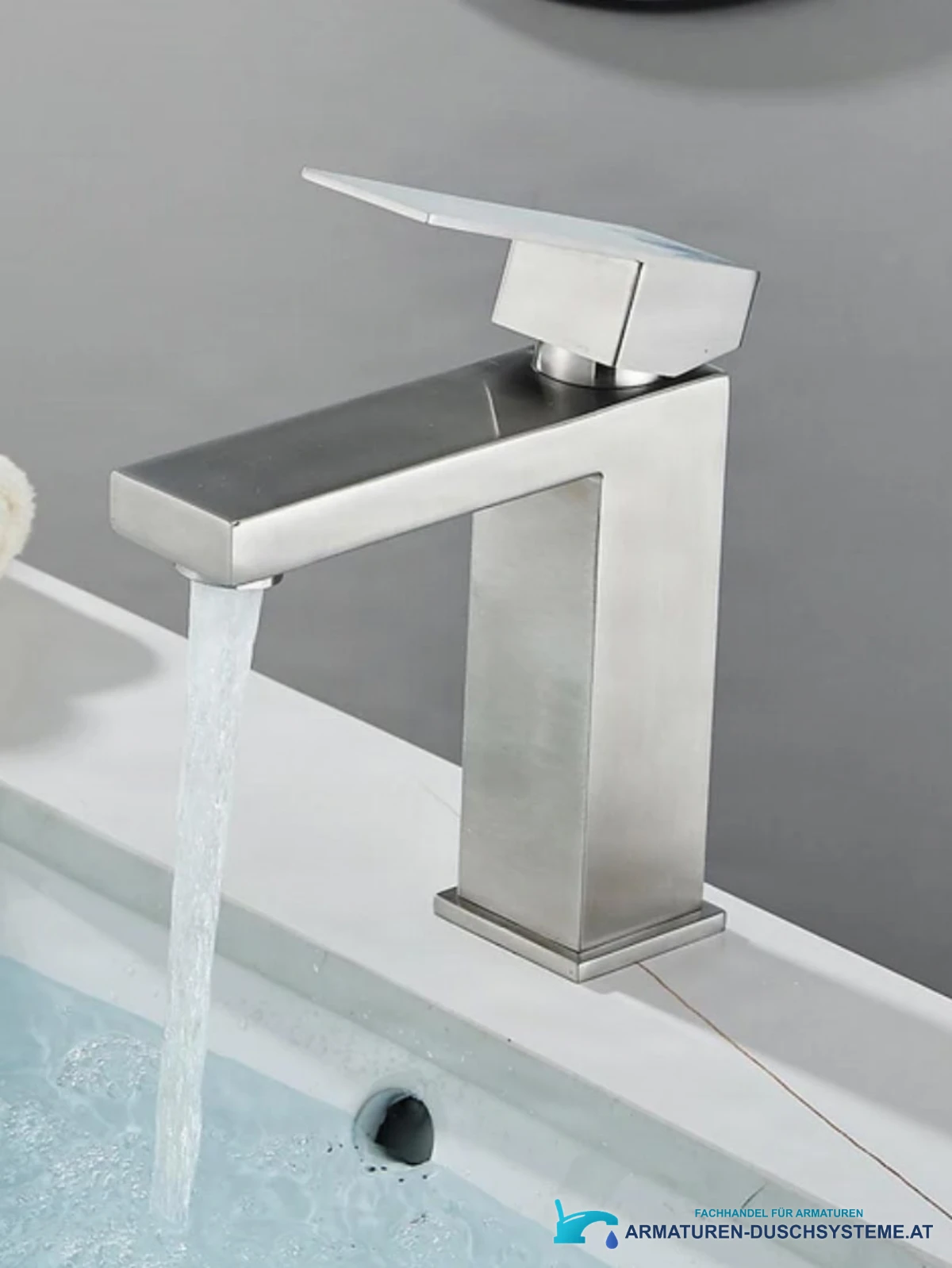 Elegante Badarmatur BS1103 im Einsatz am modernen Waschbecken