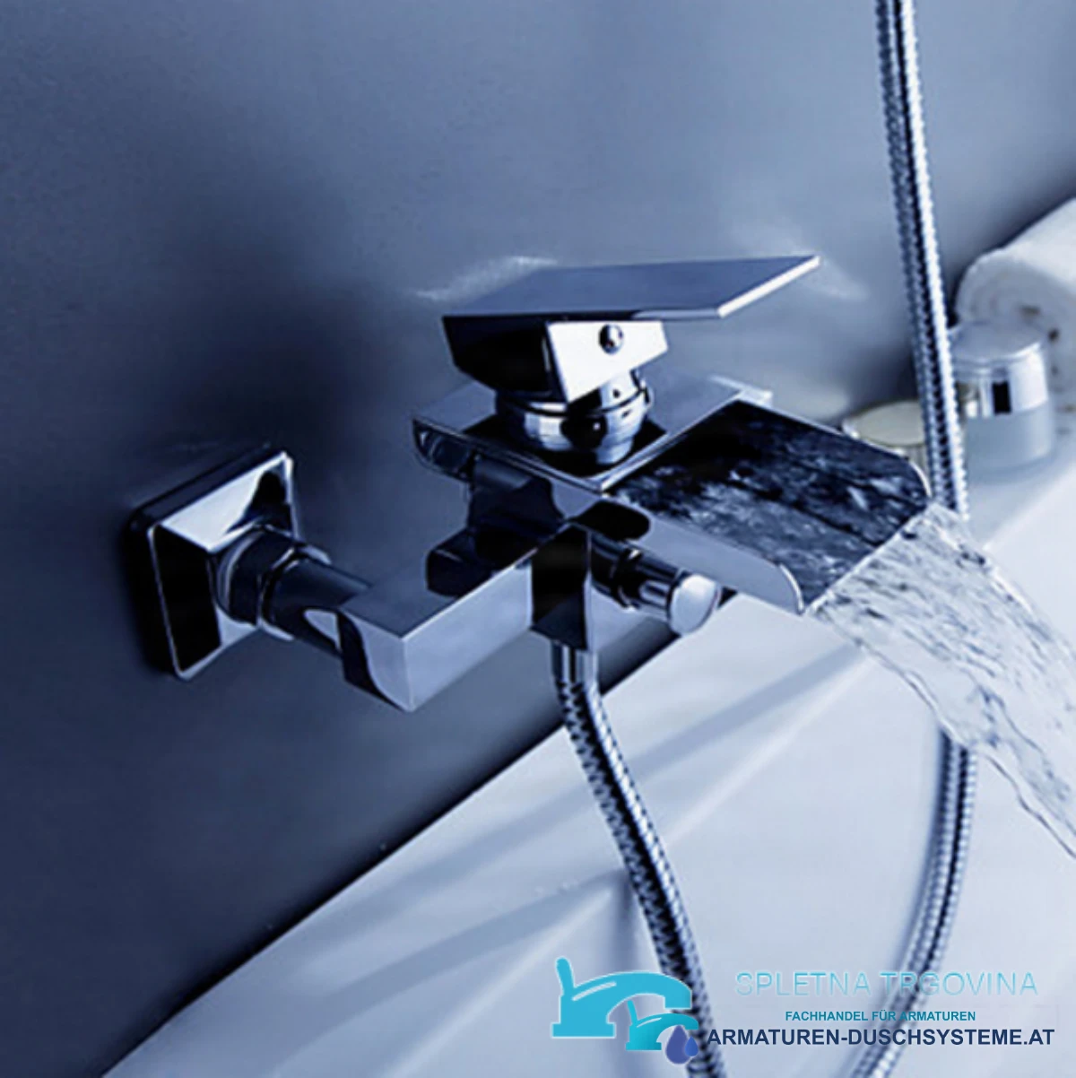 Detail des Wasserfallauslaufs der Wannenarmatur SK3542