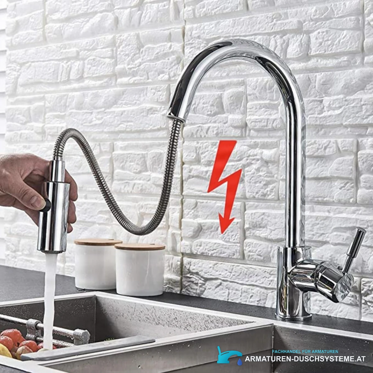 Ausziehbare Niederdruckarmatur EYN NT1546 mit gebündeltem Wasserstrahl