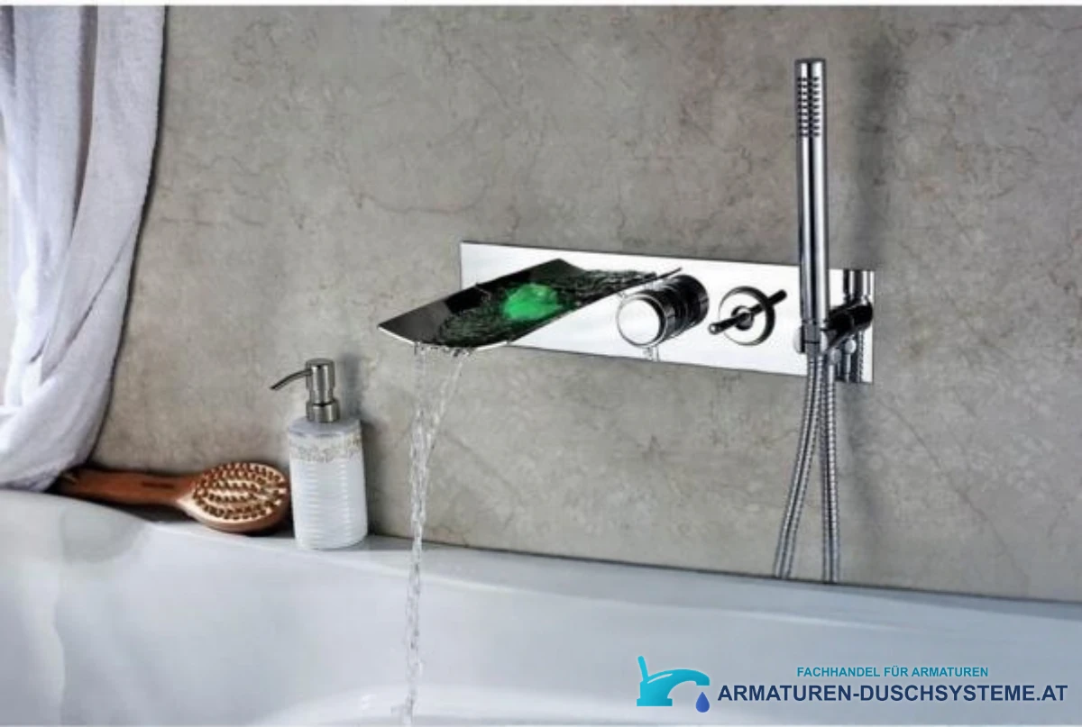 LED-Wandarmatur für die Badewanne mit Wasserfall SAK9671 in Chrom