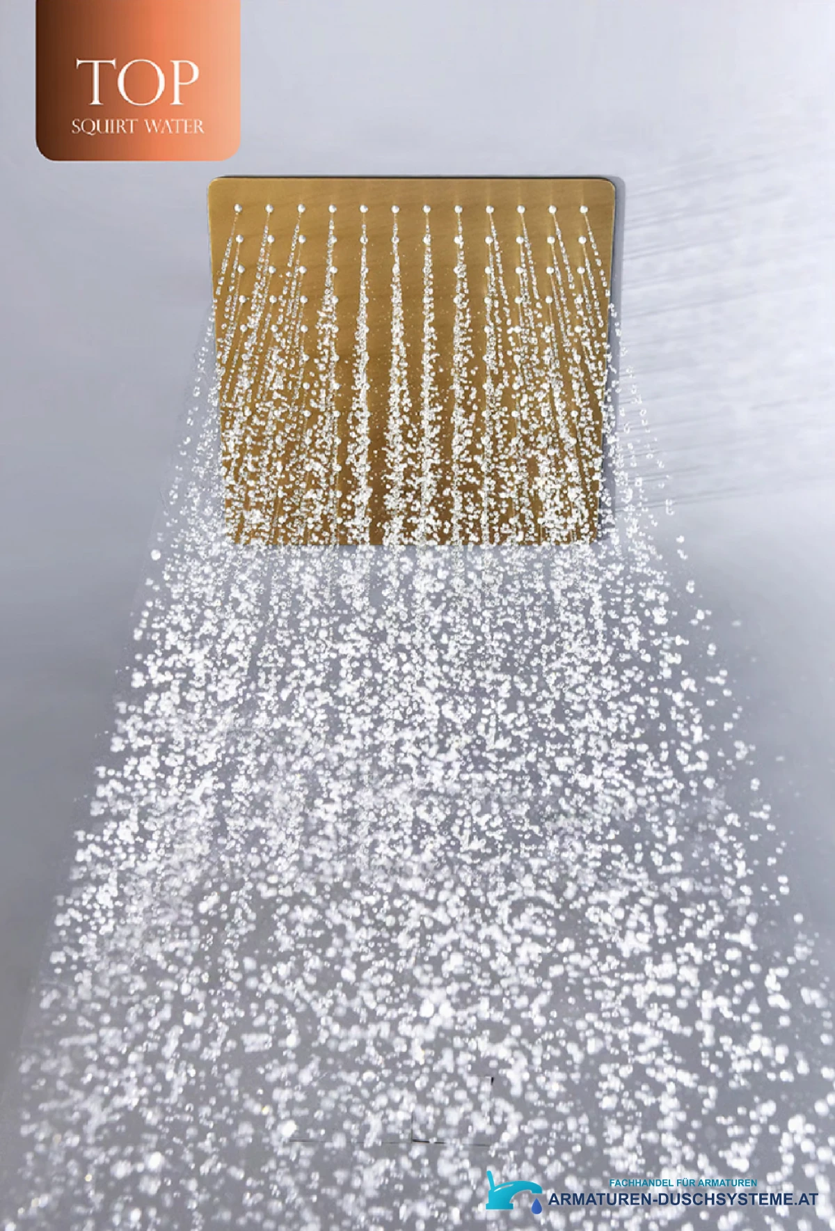 BCS1499 ELITE EDITION BCS1499-1 im Einsatz: quadratische goldfarbene Kopfbrause
