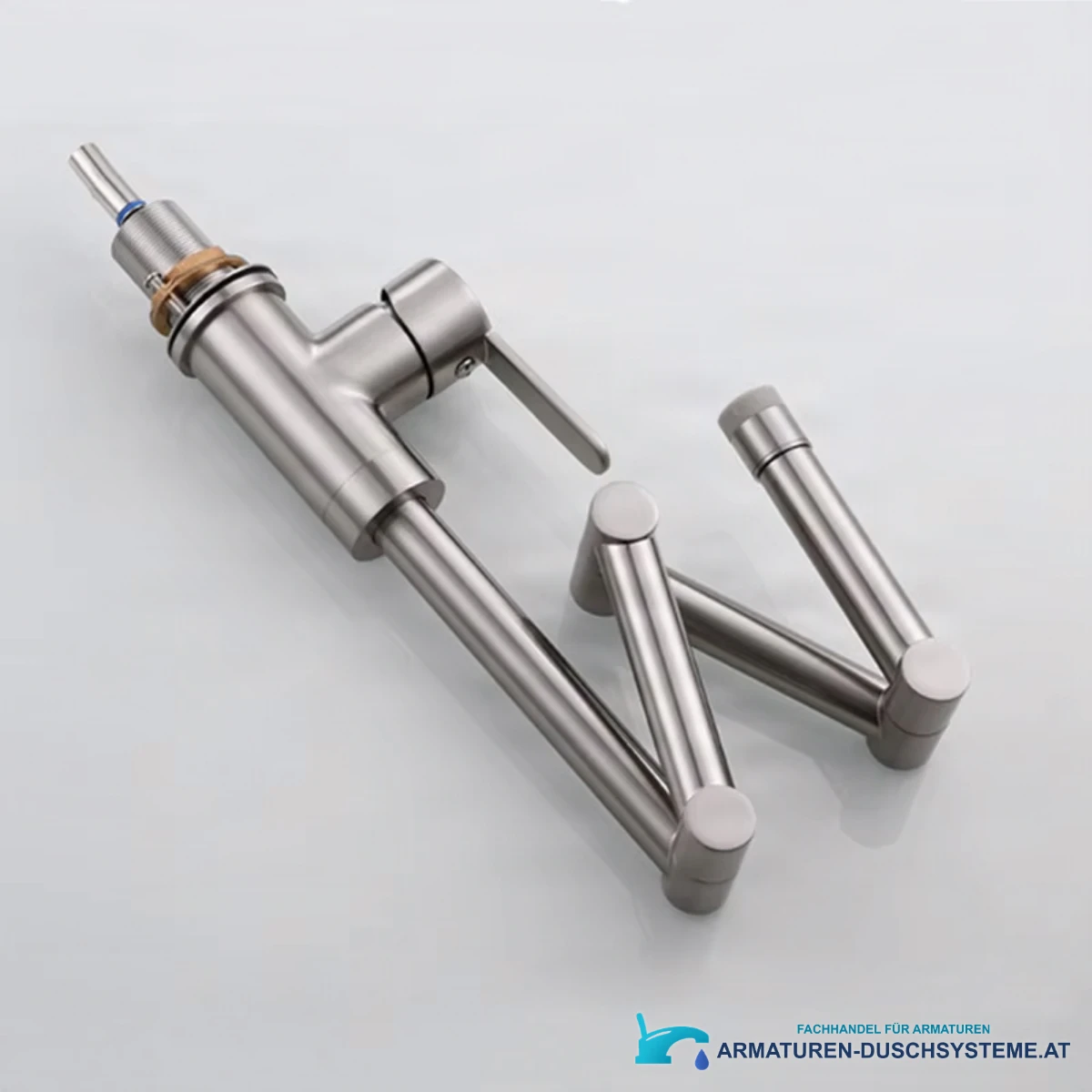 Badarmatur KS1409 mit Gelenkauslauf in satiniertem Silber