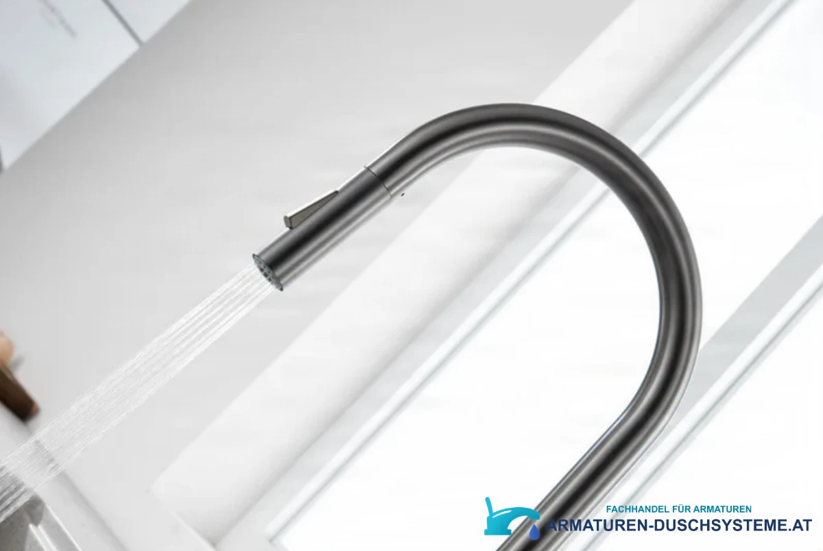 Detail des Brausekopfs der ausziehbaren Küchenarmatur ELITE EDITION KSS1700