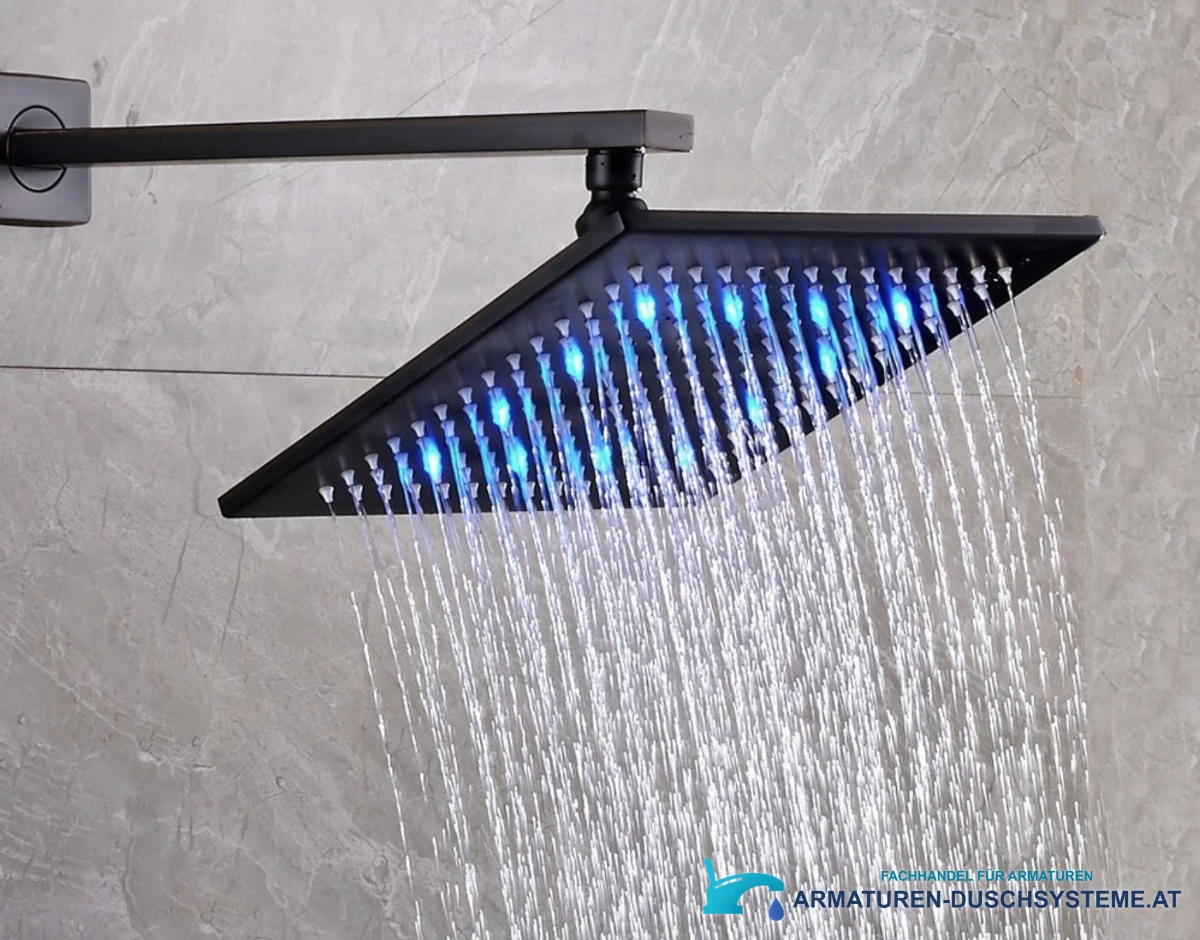 Detail des quadratischen LED-Regenkopfs der Unterputzdusche EYN PT1036