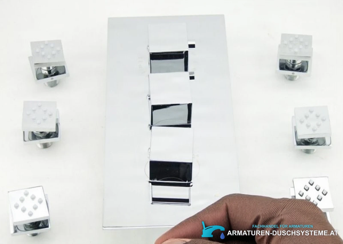 Duschsystem EYN PTS50425 — verchromte Bedienelemente und sechs Massagedüsen