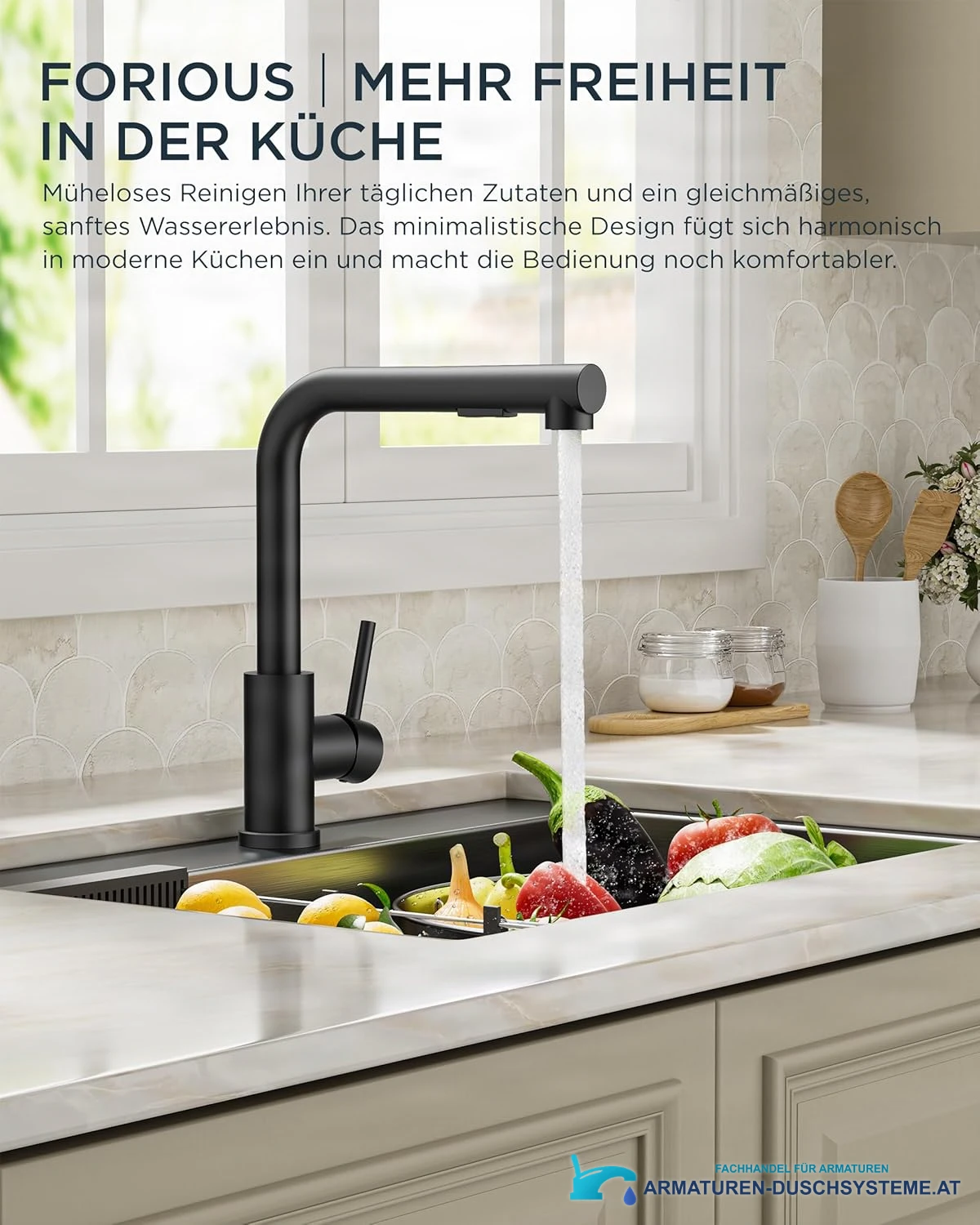 Niederdruck-Küchenarmatur ELITE EDITION KFL2244 im Einsatz an einer hellen Küchenspüle