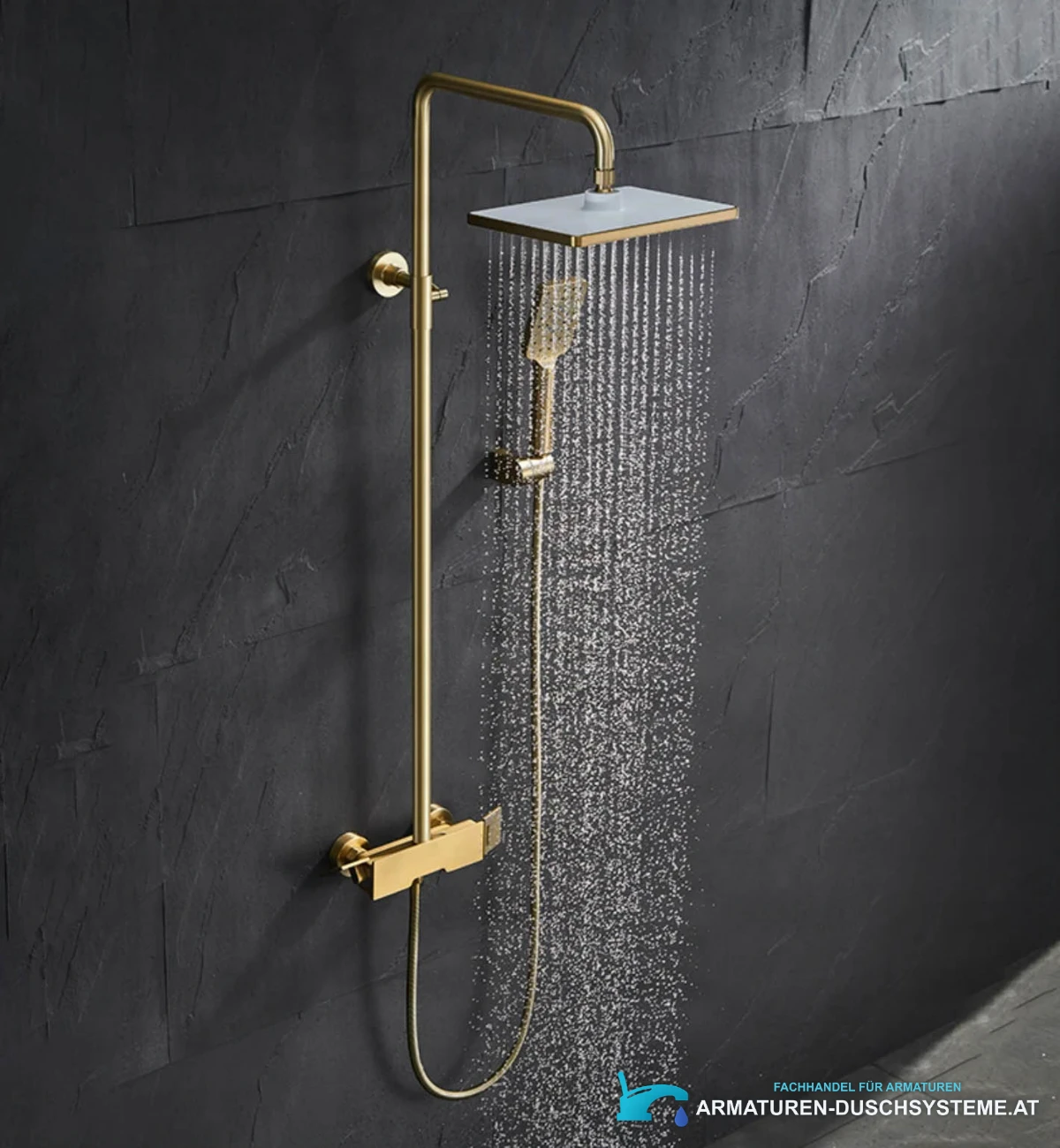 Aufputz-Duschsystem ELITE EDITION BSE1419 in Gebrauch mit goldener Regenbrause