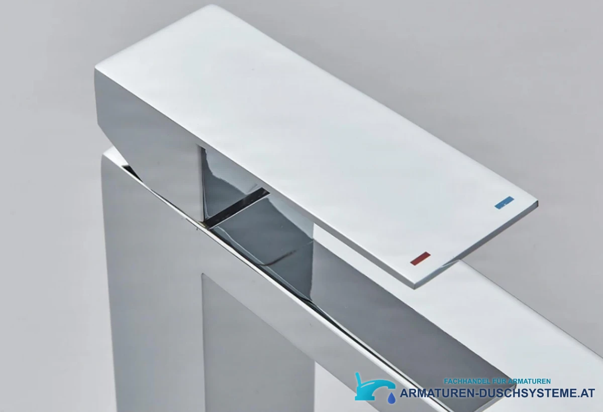 Detail des flachen Bedienhebels der Badarmatur BS1103