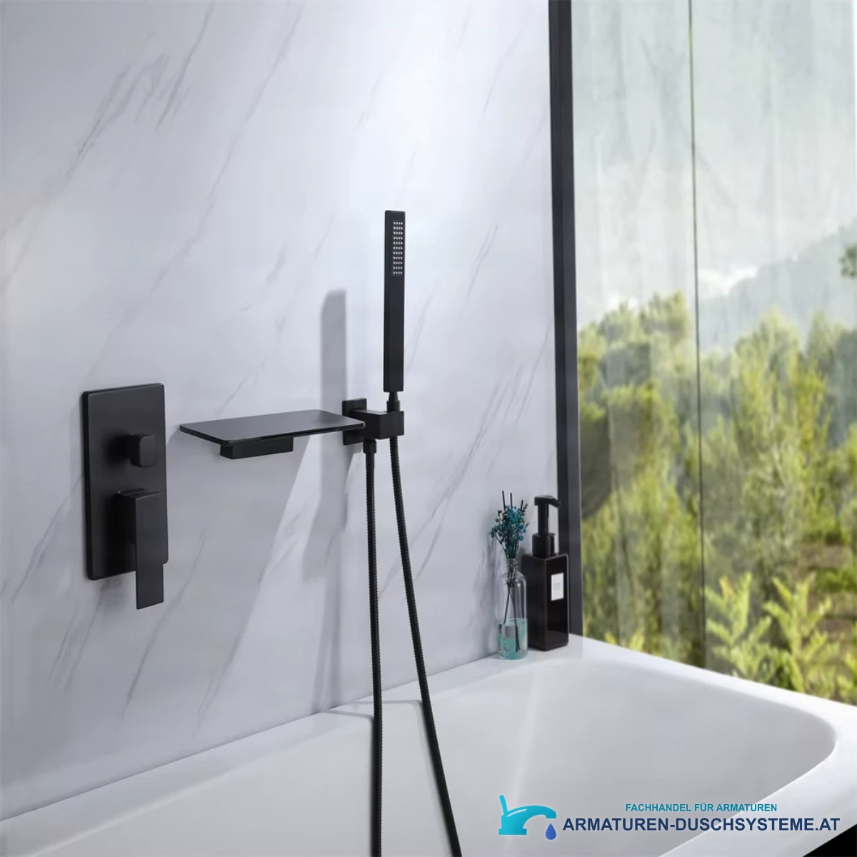 Wand-Wannenarmatur ELITE EDITION BSW1680 in Mattschwarz an moderner Badewanne