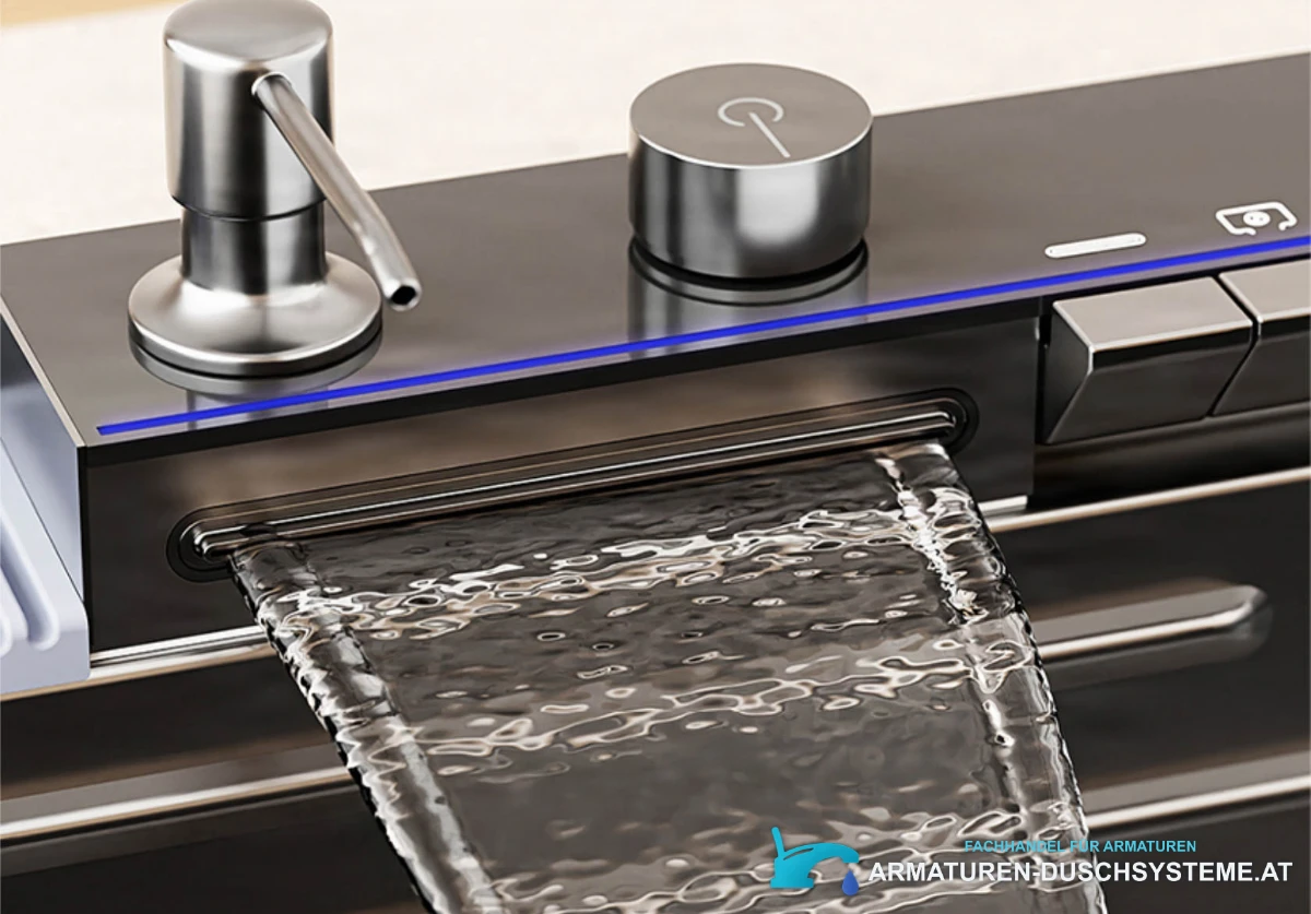 Detail des Wasserfallauslaufs der Küchenspüle ELITE EDITION KS2199