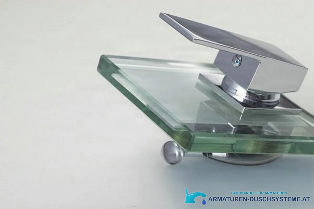 Glas-Wandarmatur für die Badewanne SK9024 mit seitlichem Wasserfallauslauf