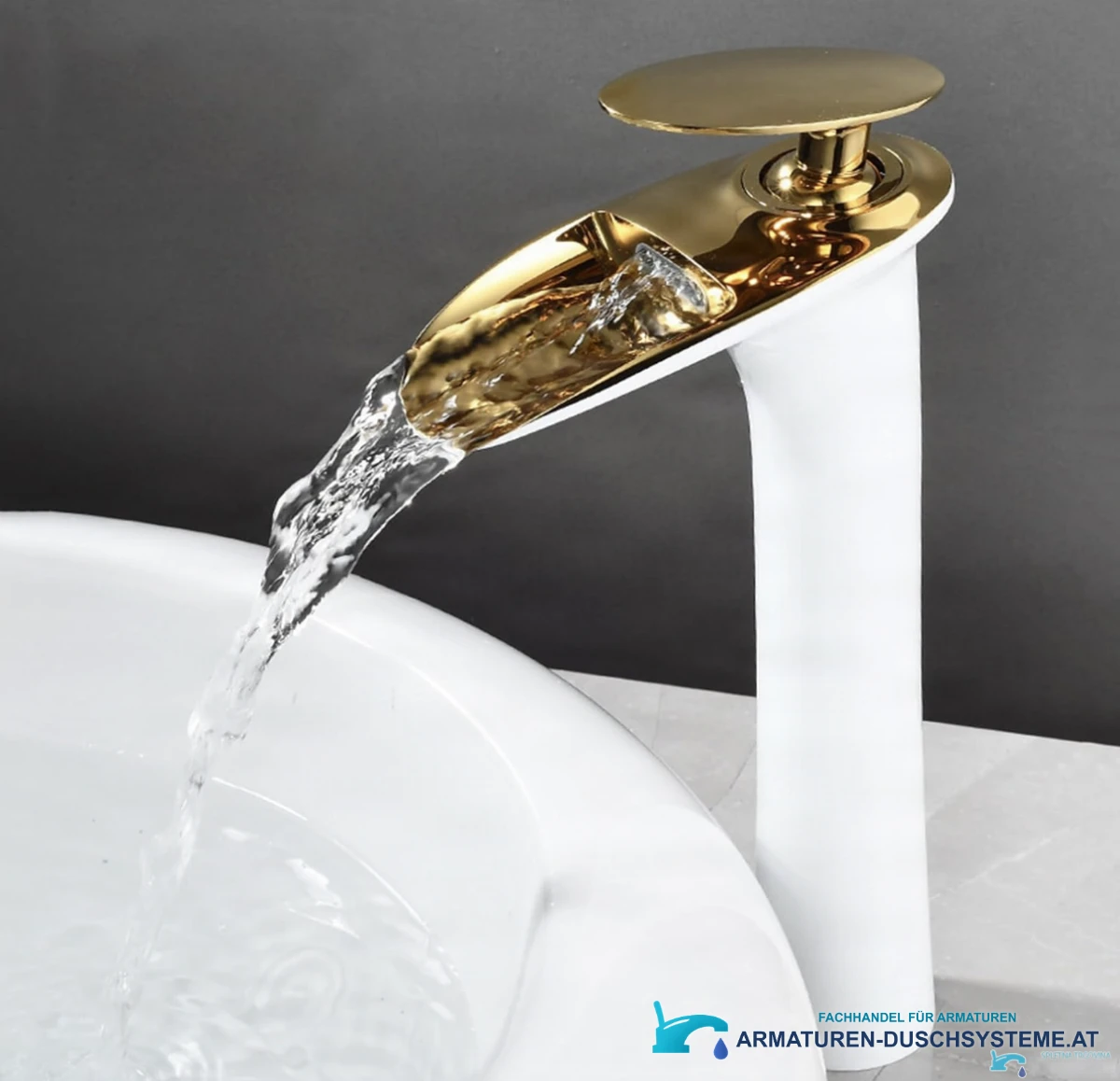 Waschtischarmatur BSH1235 – Seitenansicht mit breitem Wasserfallstrahl