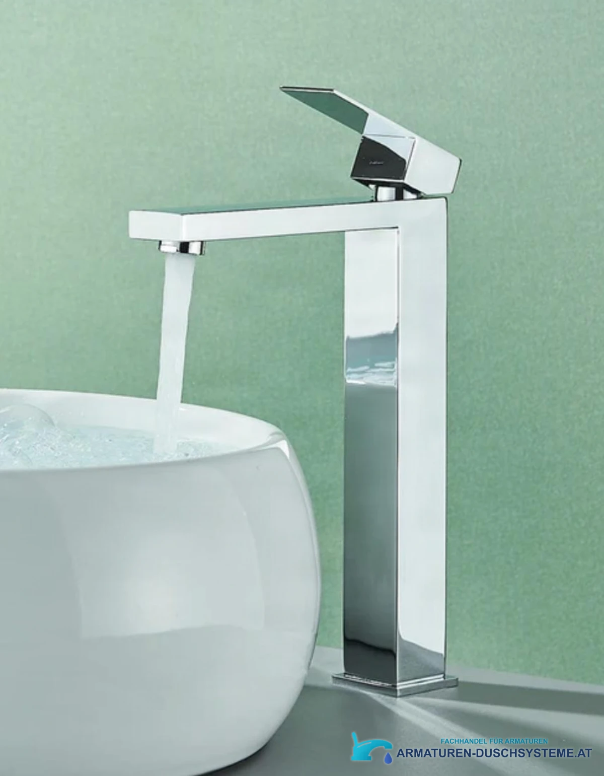 Elegante Badezimmerarmatur BS1103 im Einsatz an einem Aufsatzwaschbecken