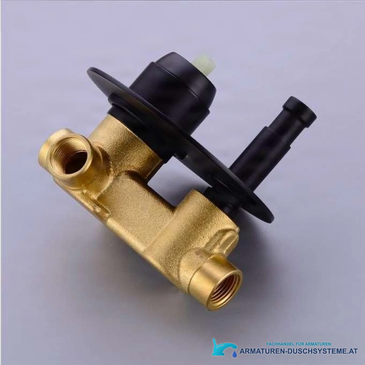 Detail des Messing-Grundkörpers der Unterputz-Wannenarmatur CP1551black