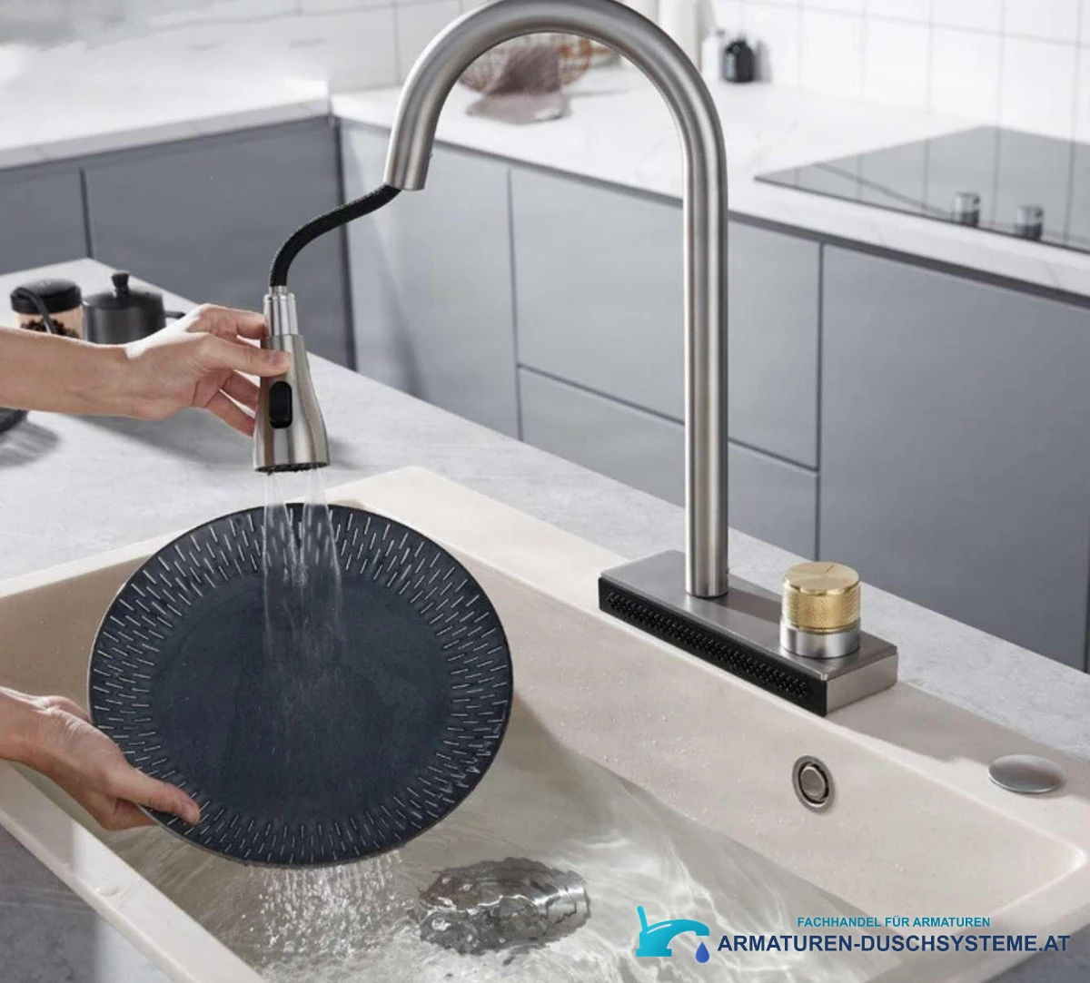 Küchenarmatur mit breitem Wasserfall KW1599 in gebürstetem Nickel