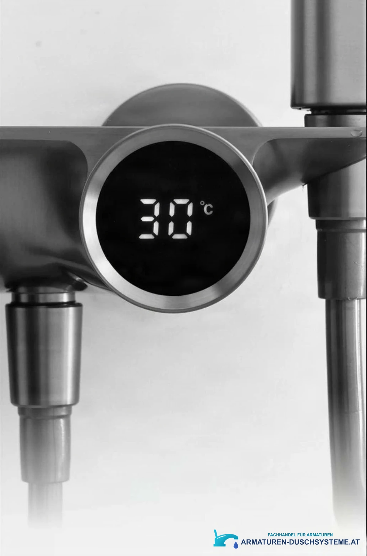 Detail der digitalen Temperaturanzeige des Aufputz-Duschsystems SH1857