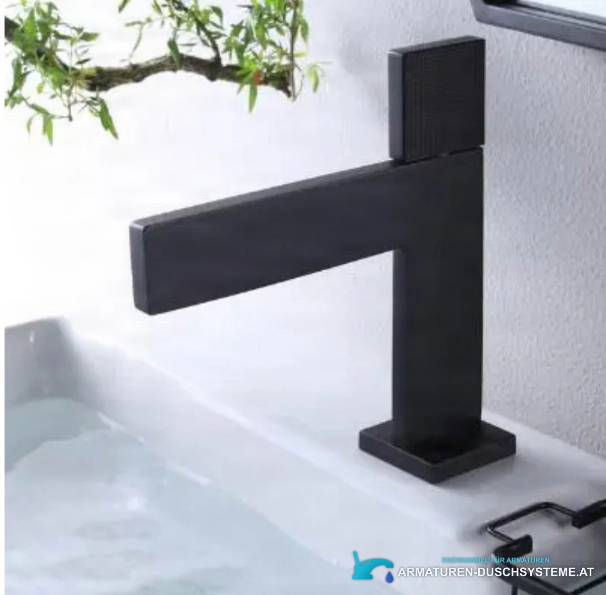 Luxus-Badarmatur ELITE EDITION BS1420 im Einsatz am weißen Waschbecken