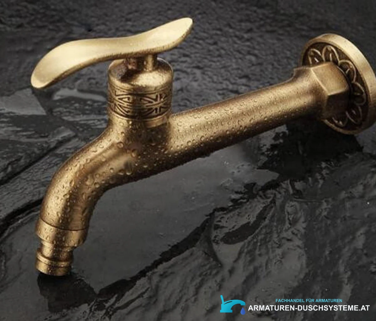 Kaltwasser-Wandarmatur CW1347 – antikisierte Oberfläche mit Wassertropfen