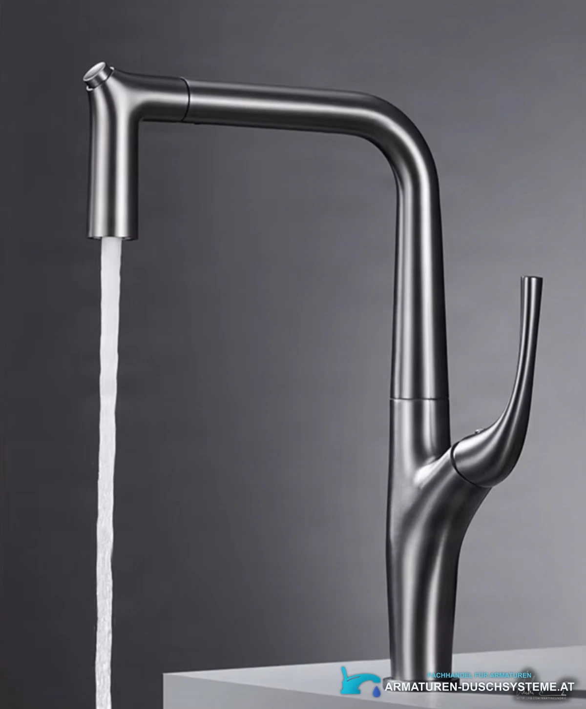 Küchenarmatur ELITE EDITION KF1013 mit hohem Auslauf und geschwungenem Bedienhebel