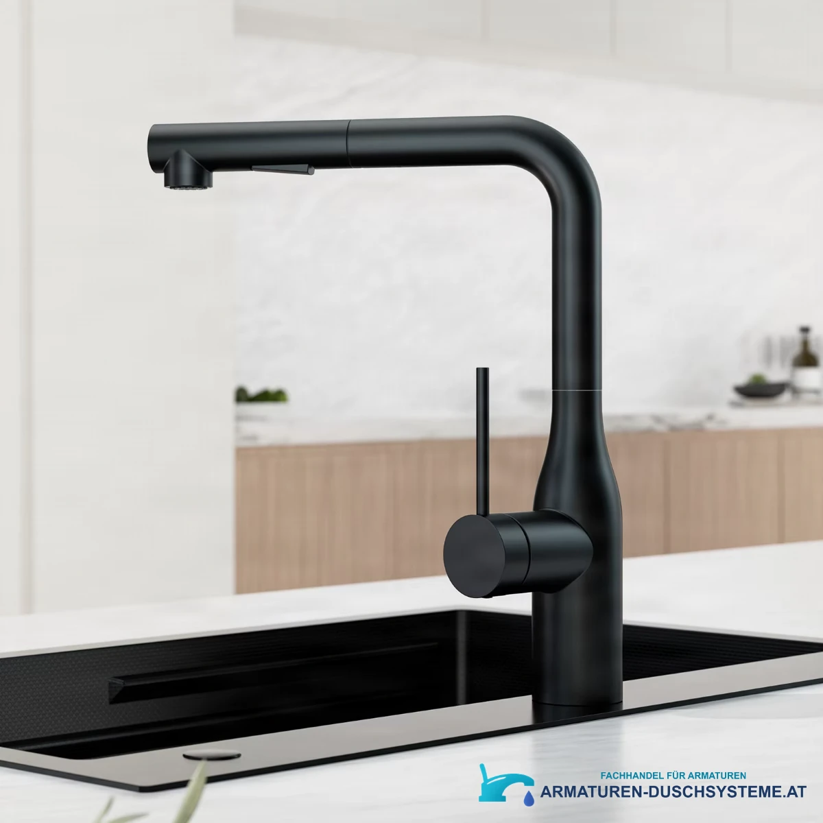 CECIPA MAX Küchenarmatur ELITE EDITION KF1699 im Einsatz: moderne Spüle mit schwarzem Becken