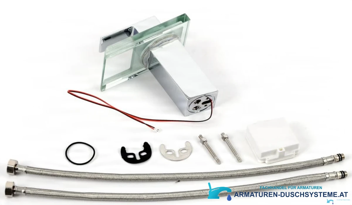 LED-Badarmatur EYN xl8002 – Komplettansicht mit Anschlussschläuchen und Montagesatz