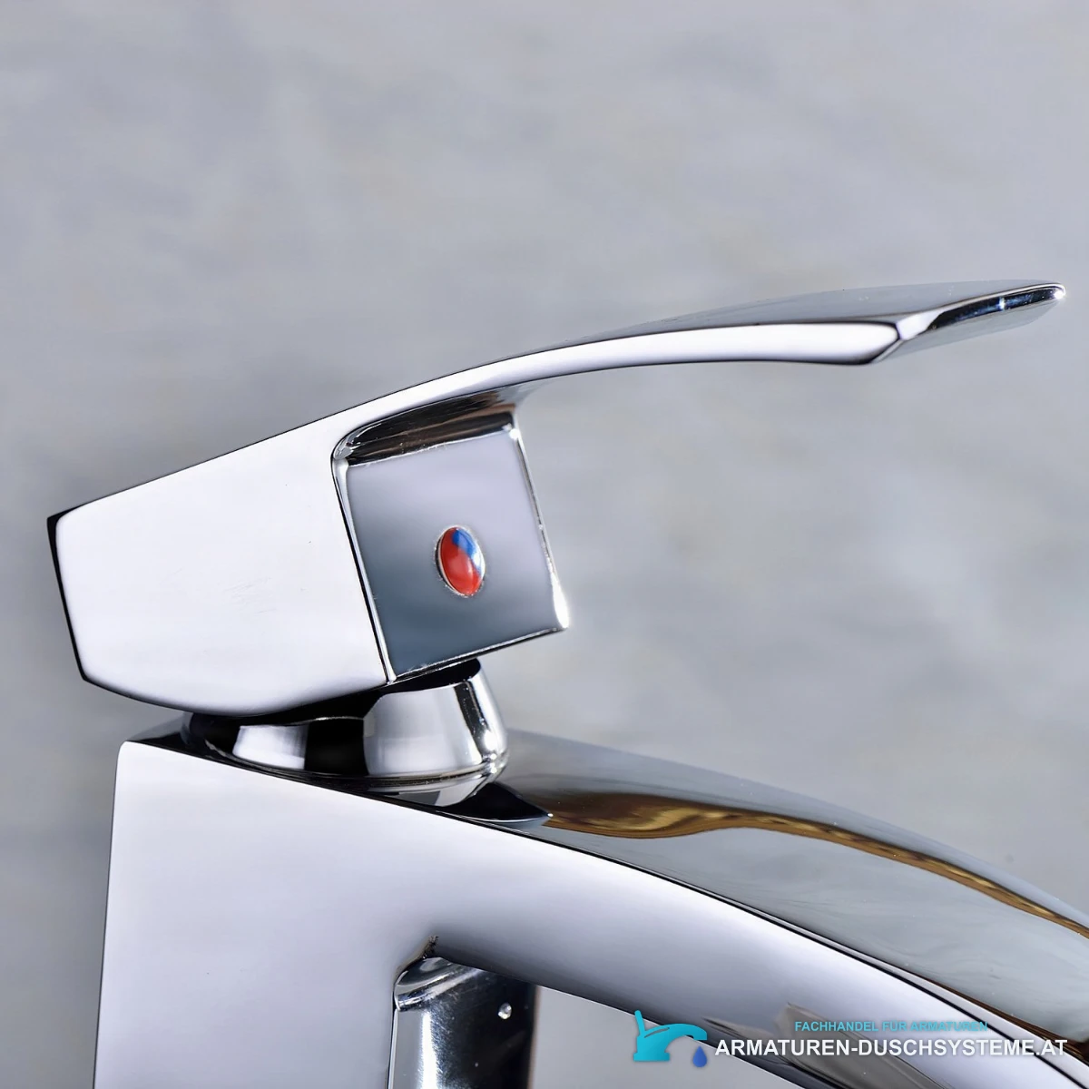 Elegante Badezimmerarmatur EYN 017 in glänzendem Chrom