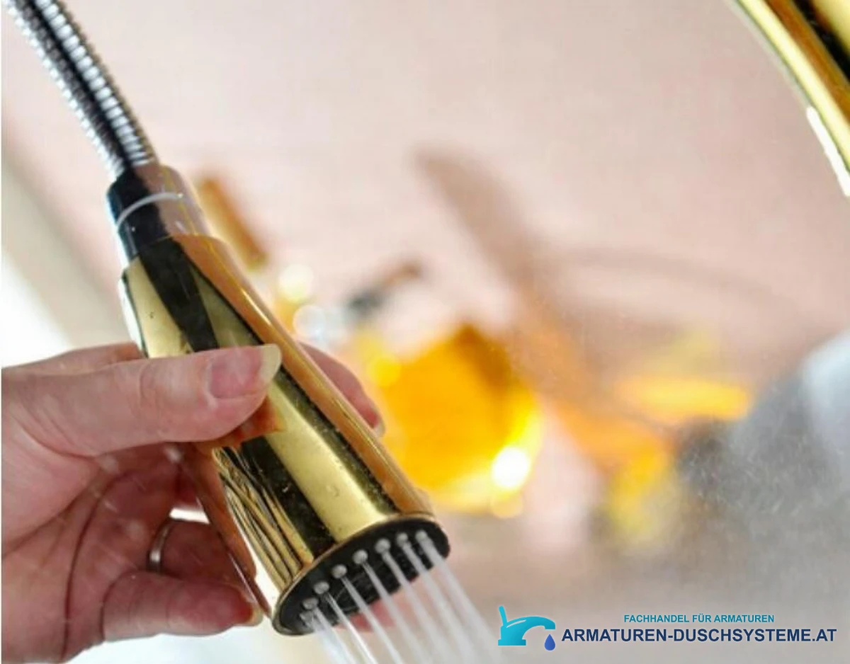 Elegante ausziehbare Küchenarmatur KZI5517 in glänzendem Goldton