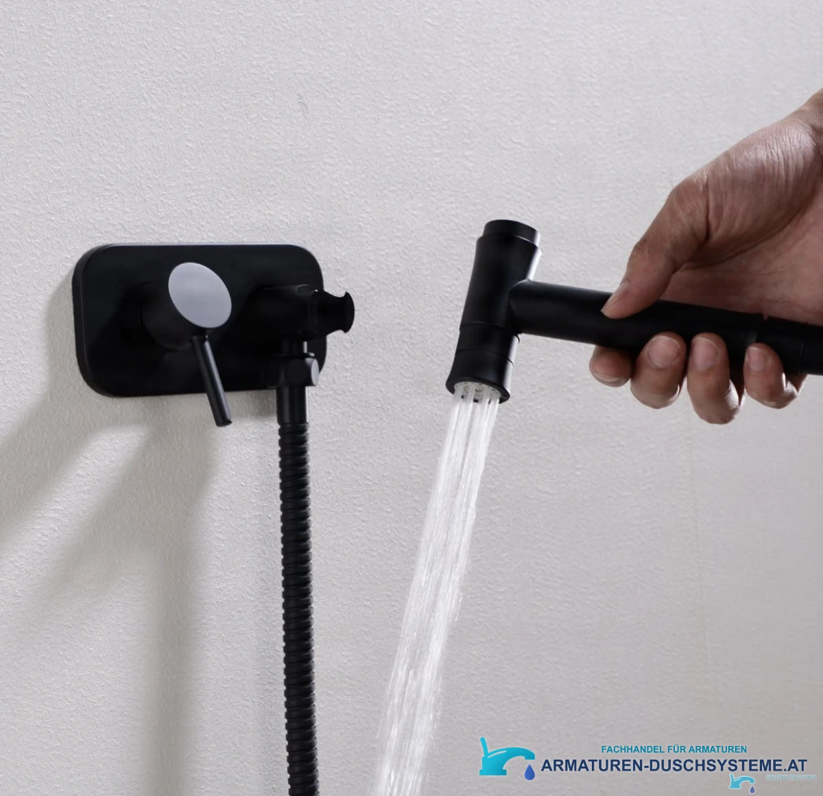 Unterputz-Wandarmatur für Bidet BB1637 im Einsatz mit Brausestrahl
