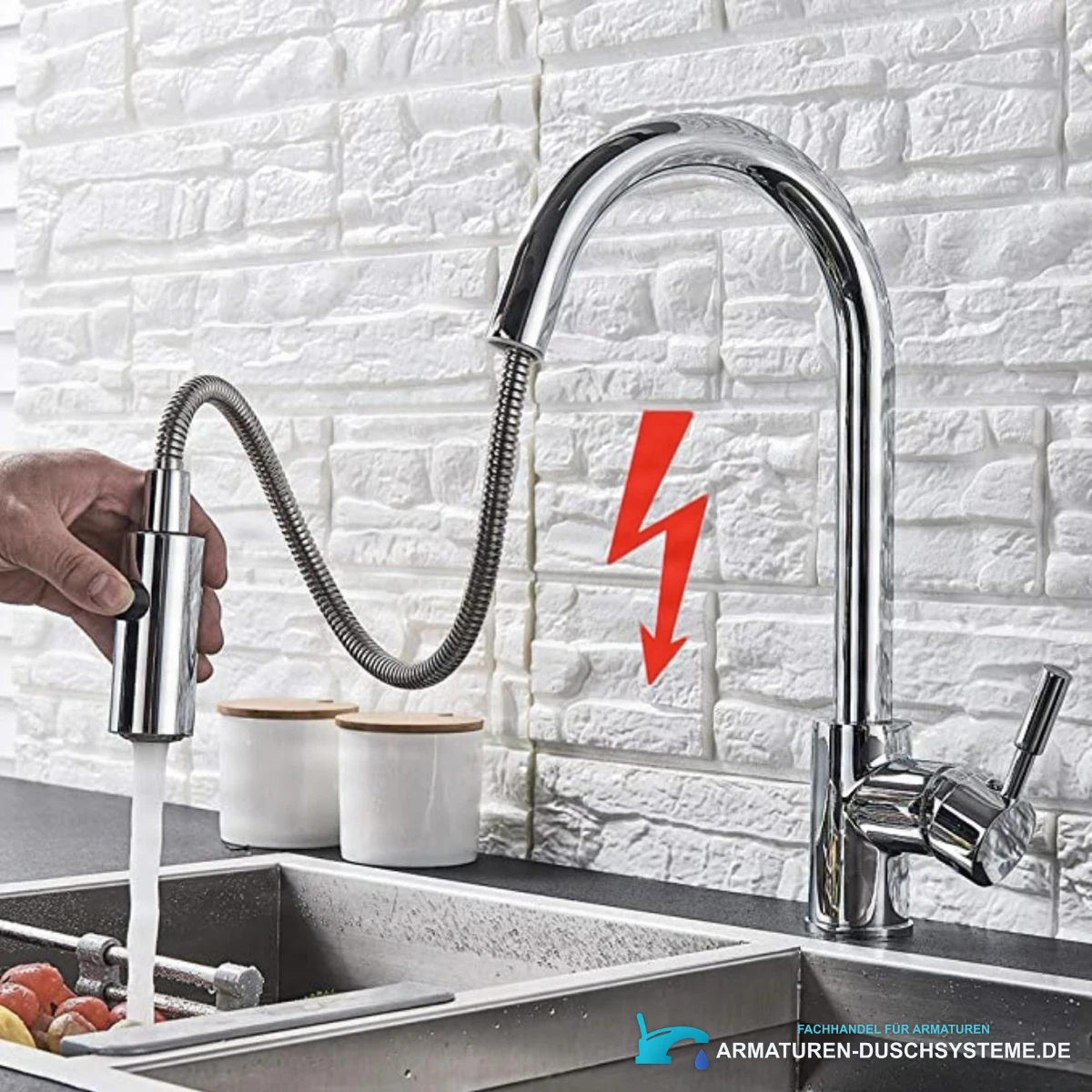 Ausziehbare Niederdruckarmatur EYN NT1546 mit gebündeltem Wasserstrahl