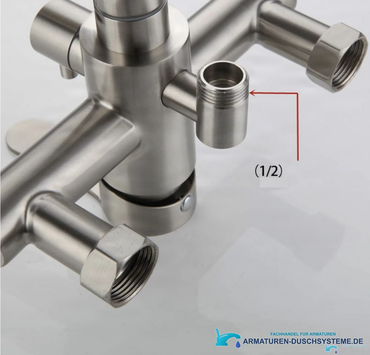 Detail des G1/2-Anschlusses der Wand-Küchenarmatur EYN WK1124