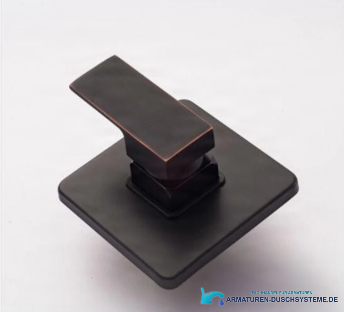 Detail des eckigen Bedienhebels am LED-Unterputz-Duschsystem PT12109