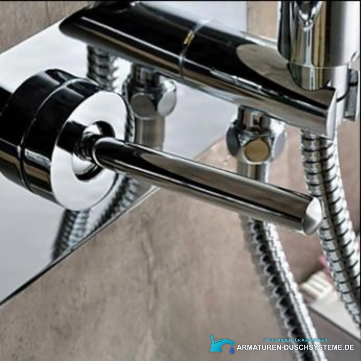 Detail des Bedienhebels der LED-Wasserfall-Wandarmatur SAK9671